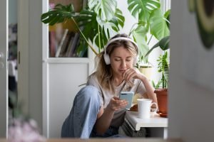 Que tal comprar produtos novos com excelentes descontos? Isso é possível ao adquirir os reembalados iPlace. Saiba mais sobre como funciona!