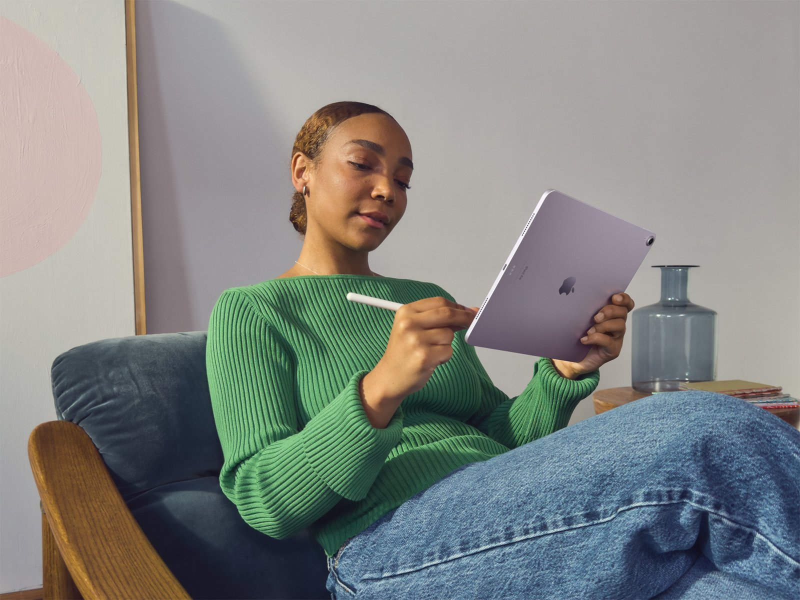 Nos estudos, no trabalho ou naquela videochamada com a família, o iPad Air é seu melhor companheiro. Confira as novidades!