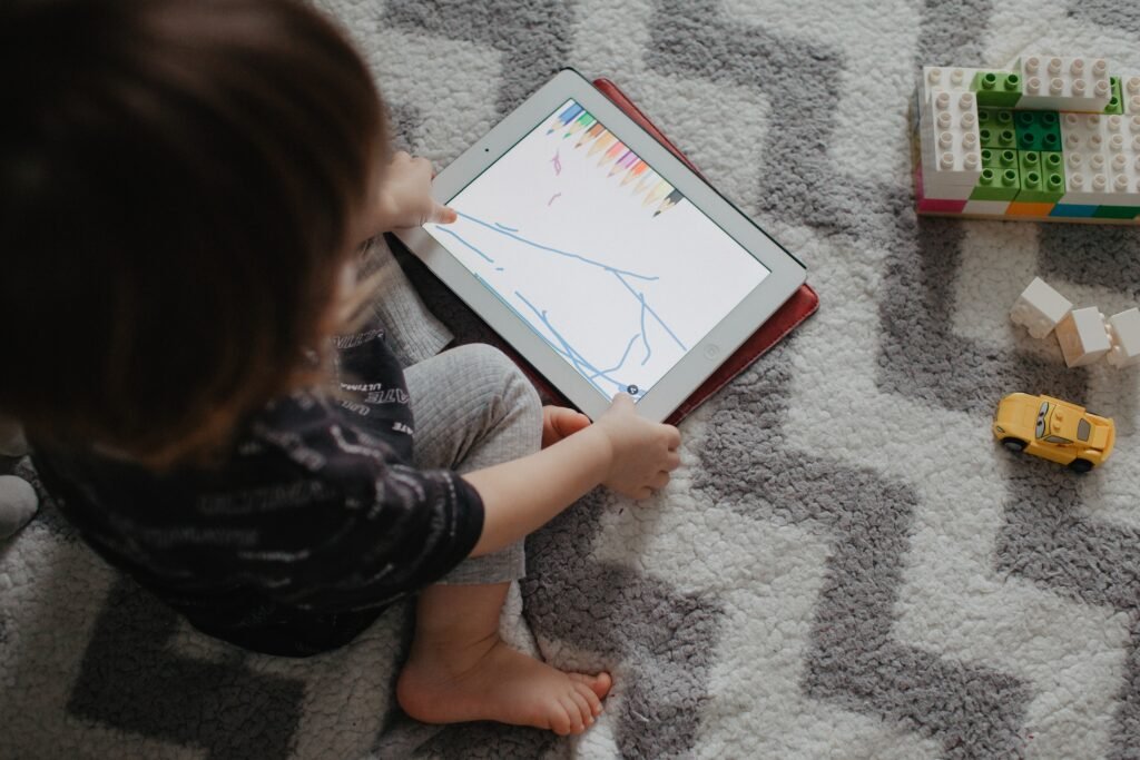 Descubra aplicativos para crianças que aliam diversão e aprendizado nos dispositivos Apple, com opções seguras e específicas para cada idade!