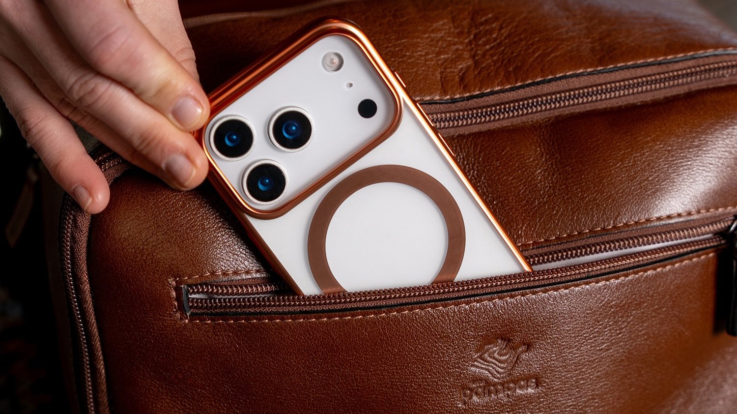 Os melhores acessórios para iPhone 17 já estão na iPlace! Veja como garantir mais proteção, estilo e praticidade para seu novo dispositivo