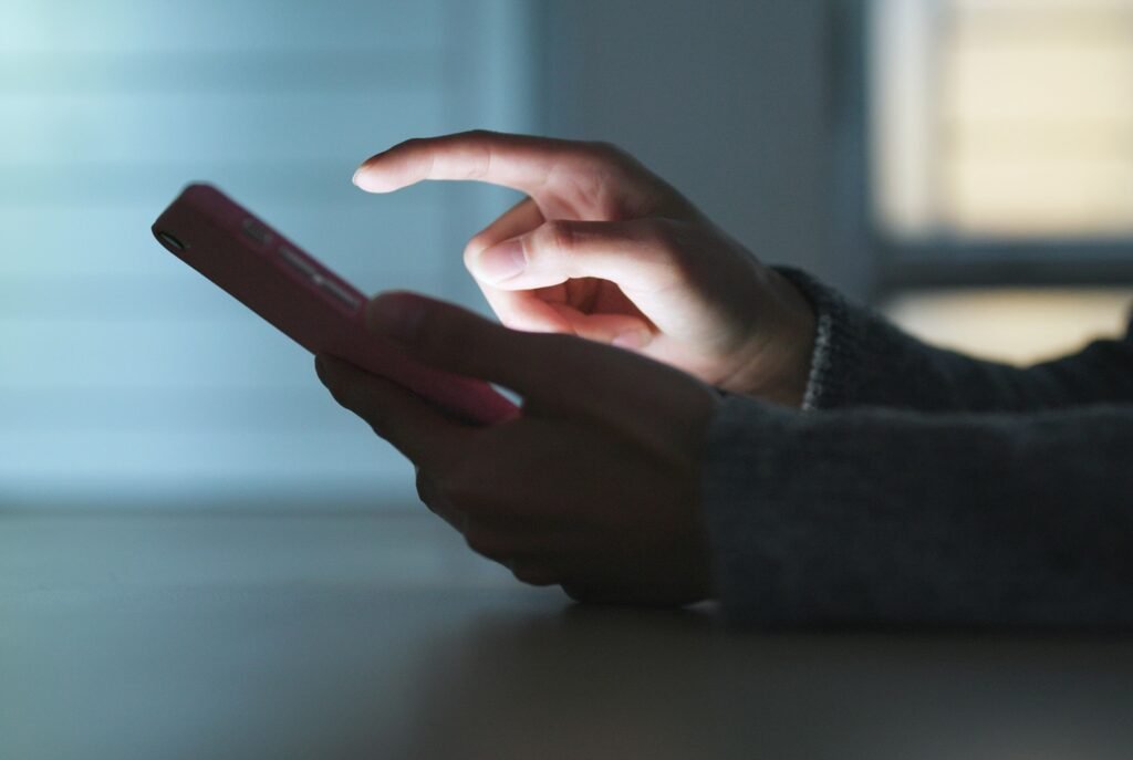 Saiba como a Proteção de Dispositivo da Apple aumenta sua segurança e impede que um possível roubo de iPhone cause prejuízos maiores