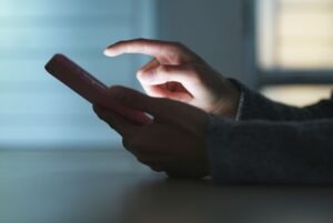 Saiba como a Proteção de Dispositivo da Apple aumenta sua segurança e impede que um possível roubo de iPhone cause prejuízos maiores