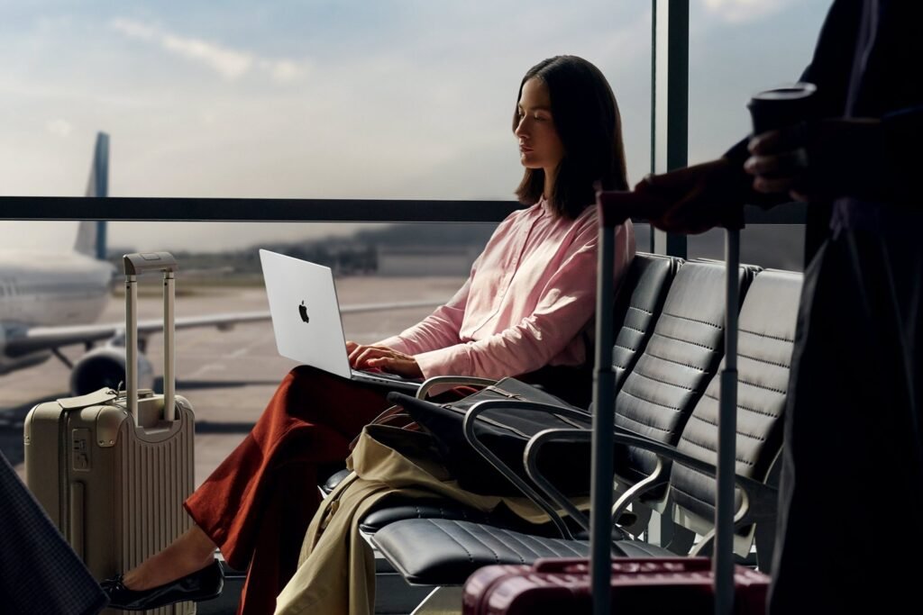 Buscando um MacBook para trabalho? Do novo MacBook Neo ao poderoso MacBook Pro, veja dicas, compatibilidade com Office e muito mais!