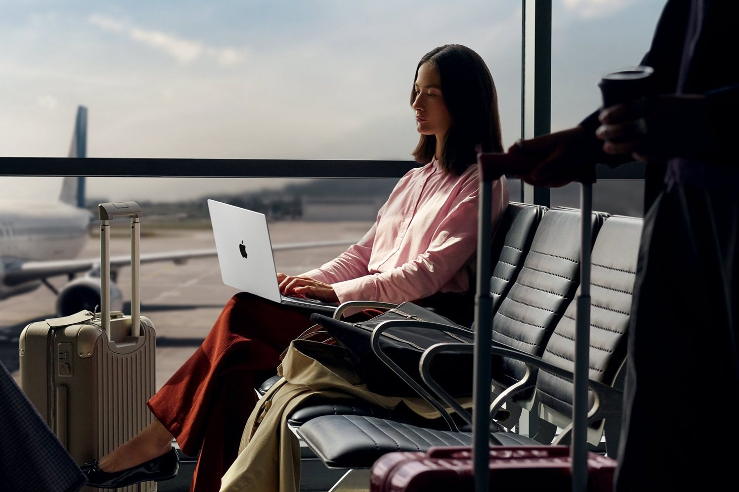 Buscando um MacBook para trabalho? Do novo MacBook Neo ao poderoso MacBook Pro, veja dicas, compatibilidade com Office e muito mais!
