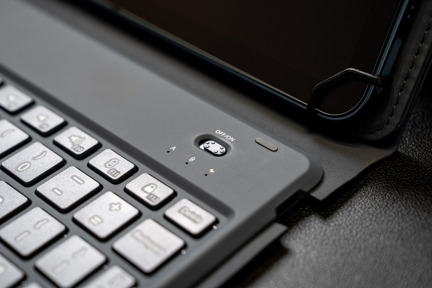 Capa com teclado para iPad (Originais iPlace)