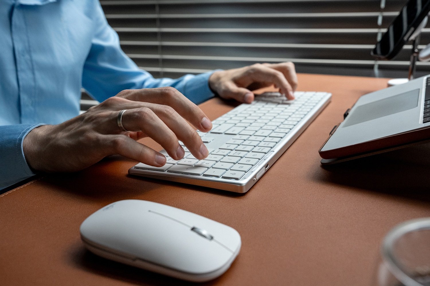 Quer montar um setup para home office confortável, ergonômico e que incentive a produtividade? Confira as dicas da Originais iPlace