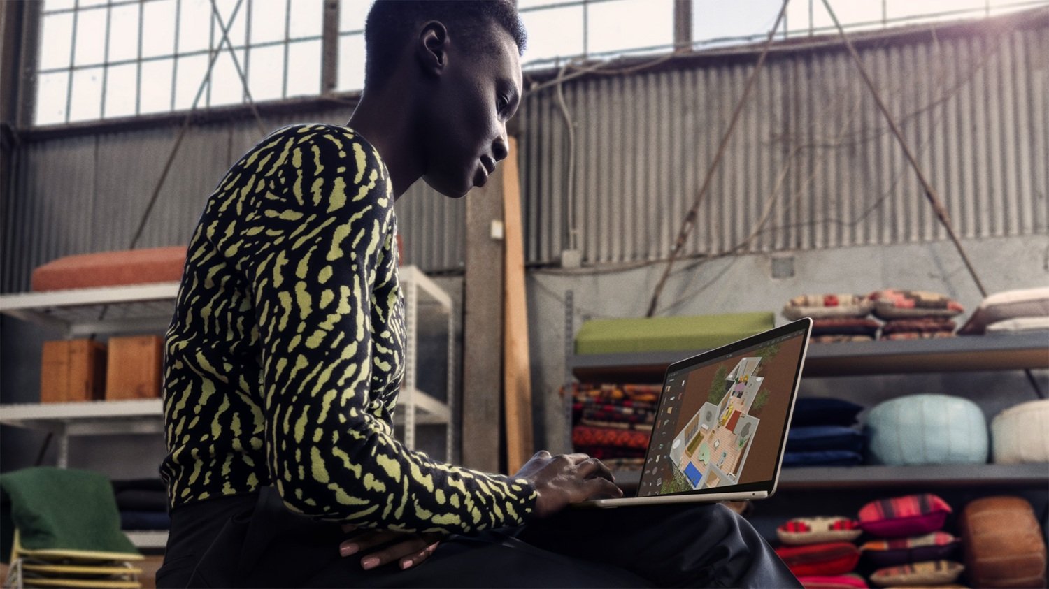 MacBook seminovo é na iPlace. Em nossas lojas você encontra aparelhos revisados, com garantia e a qualidade Apple por um investimento menor