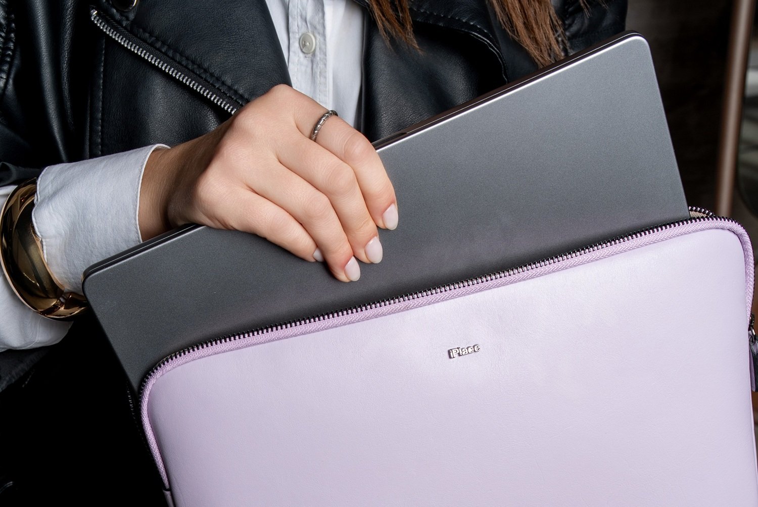 Conheça o seguro para MacBook da iPlace, o que ele cobre e como proteger seu notebook contra roubo, furto qualificado e danos acidentais